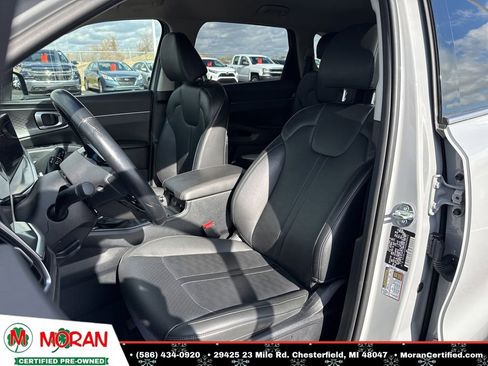 Used 2025 Kia Sorento S image 11