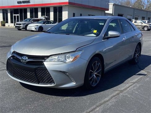 Used 2017 Toyota Camry XSE w/ Moonroof Package image 3