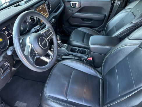 Used 2023 Jeep Wrangler Unlimited Sahara AWD/4WD image 9