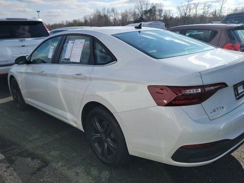 Used 2024 Volkswagen Jetta SE image 4