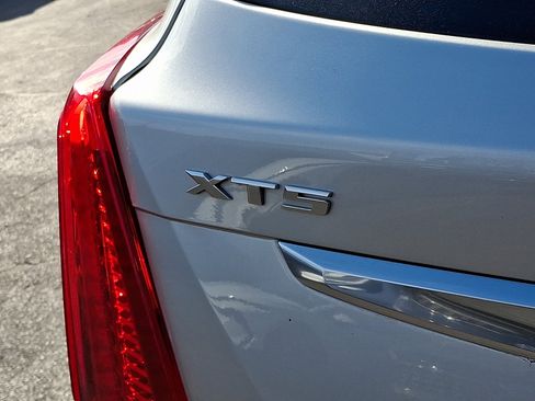 Used 2018 Cadillac XT5 Luxury image 31