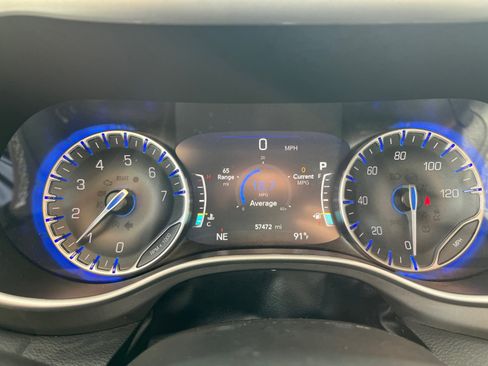 Certified 2024 Chrysler Pacifica Touring-L FWD image 17
