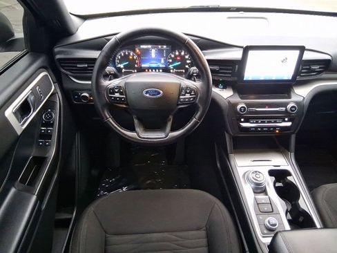 Used 2020 Ford Explorer XLT image 9