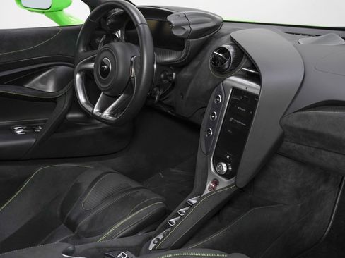 Used 2024 McLaren 750S Spider RWD image 32