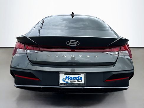 Used 2024 Hyundai Elantra SEL FWD image 9