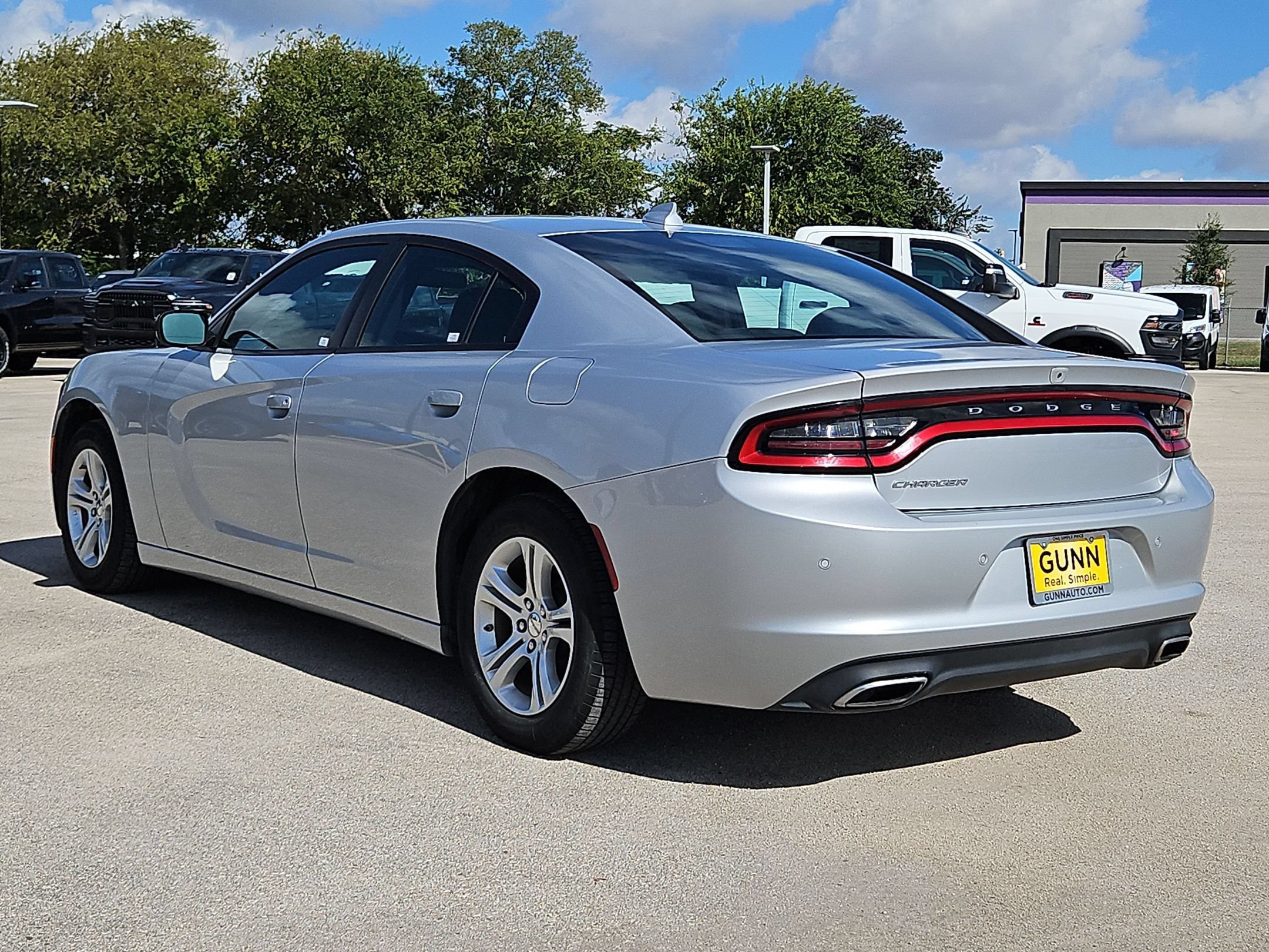 Used 2023 Dodge Charger SXT RWD image 5