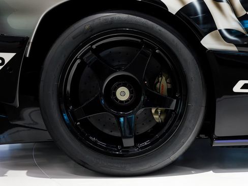Used 2020 McLaren Senna RWD image 38