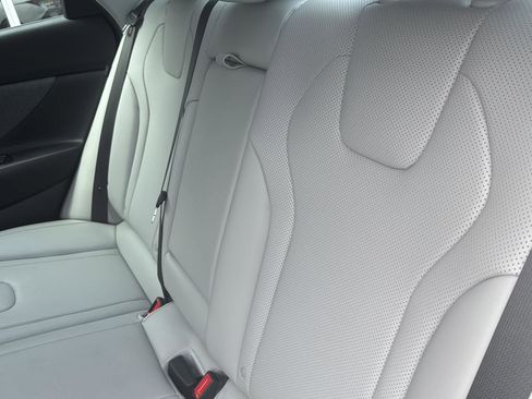 Used 2025 Hyundai Elantra Limited FWD image 8