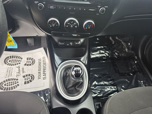 Used 2018 Kia Soul FWD image 17