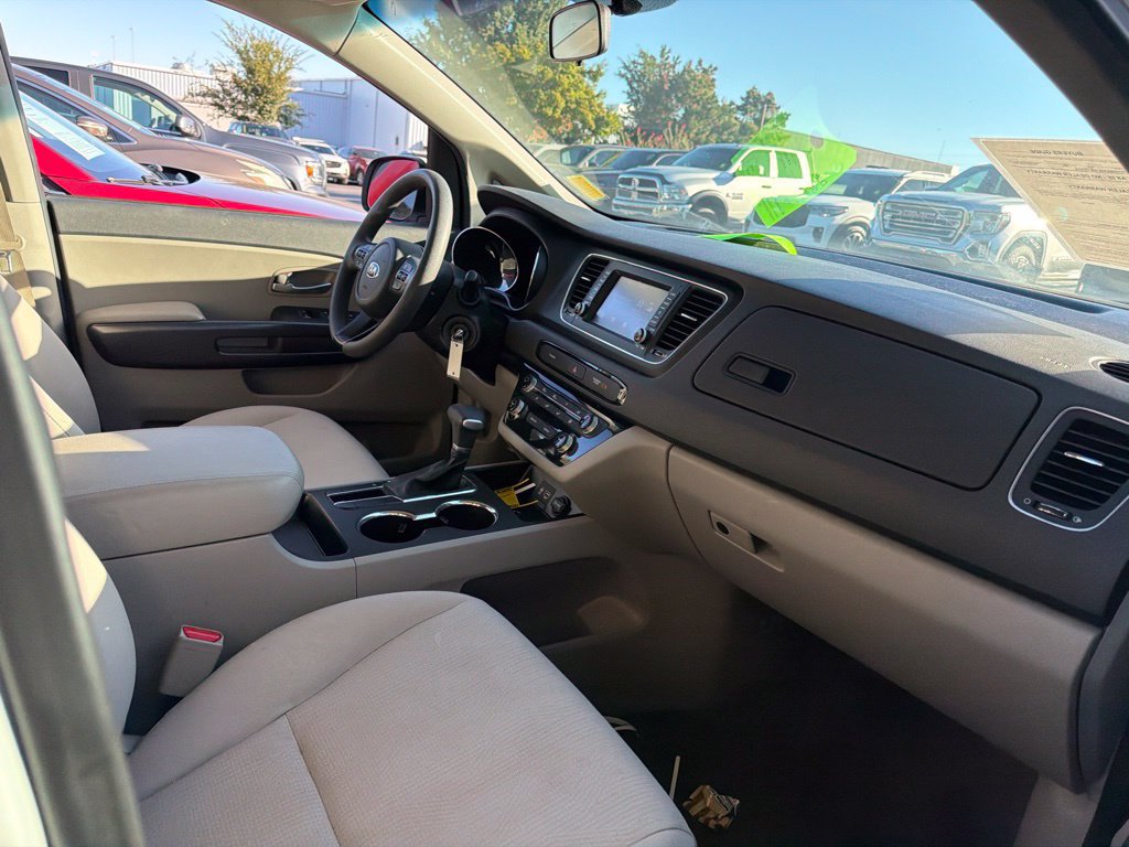 Used 2020 Kia Sedona L FWD image 5
