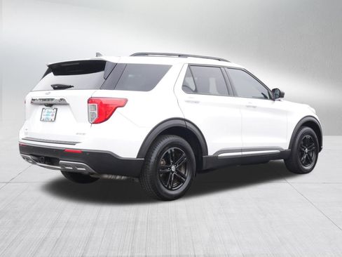 Used 2021 Ford Explorer XLT w/ Equipment Group 202A AWD/4WD image 7