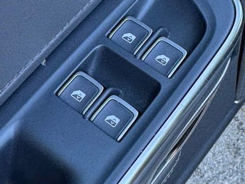 Used 2022 Rivian R1T Launch Edition image 16