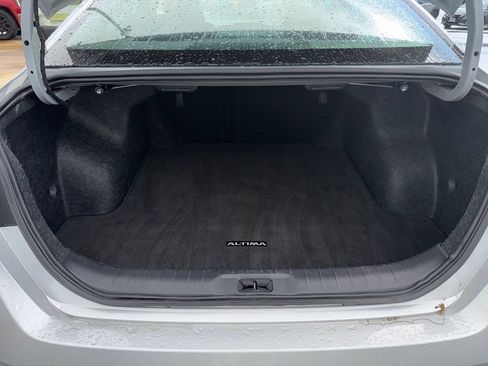 Used 2025 Nissan Altima 2.5 SV FWD image 13