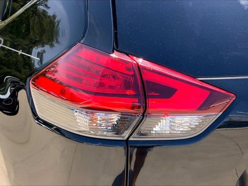 Used 2017 Nissan Rogue SL w/ SL Premium Package FWD image 28