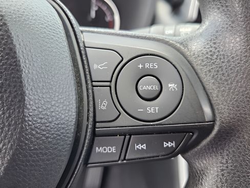 Used 2024 Toyota RAV4 XLE FWD image 29
