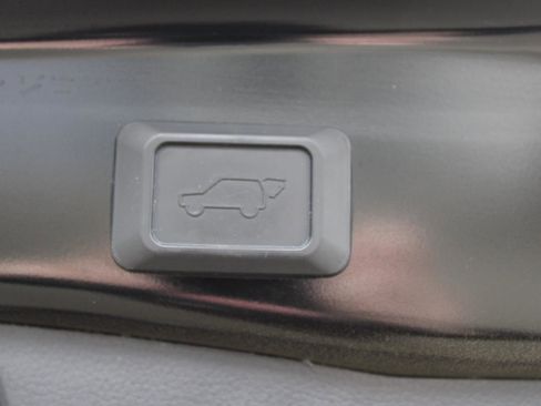 Used 2022 Toyota RAV4 SE image 31