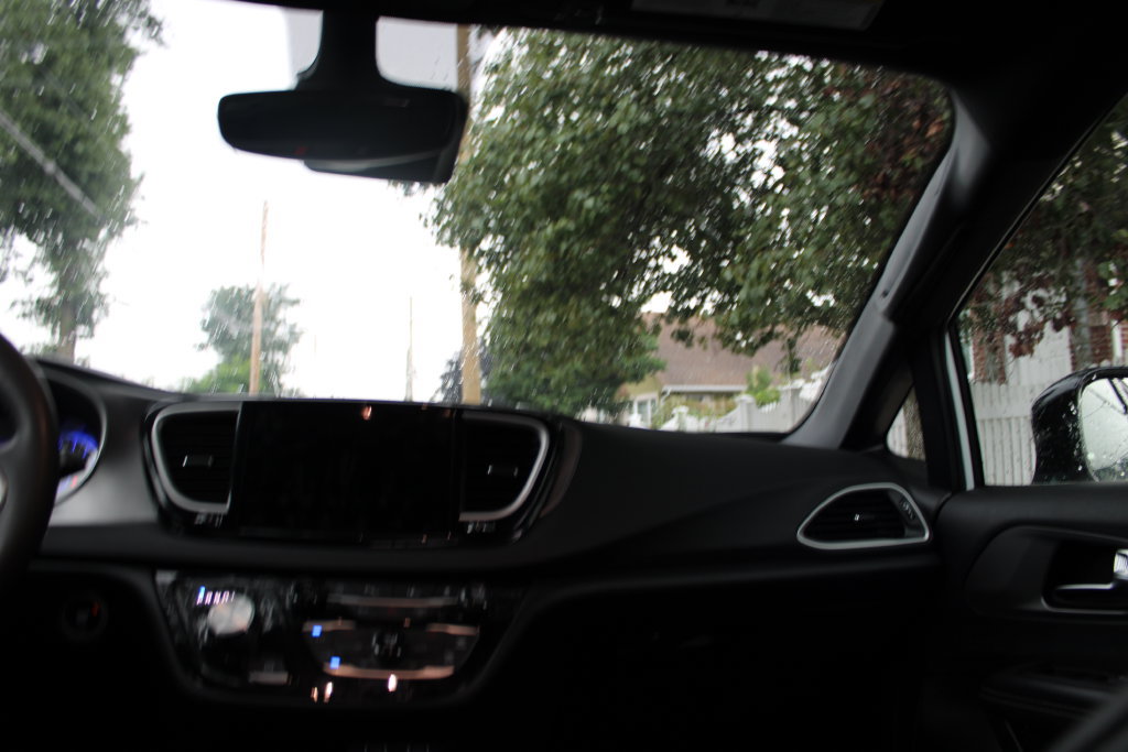 Used 2025 Chrysler Pacifica Select FWD image 28