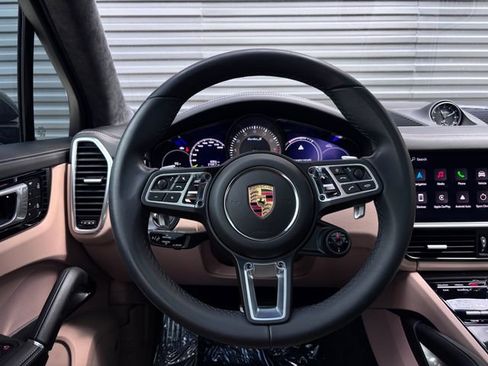Certified 2022 Porsche Cayenne Turbo S AWD/4WD image 14
