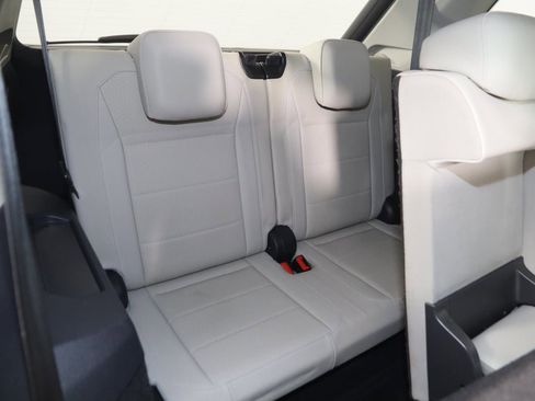 Used 2018 Volkswagen Tiguan SEL w/ 3rd Row Seat Package image 14