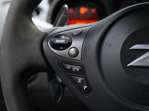 Used 2018 Nissan 370Z NISMO RWD image 32