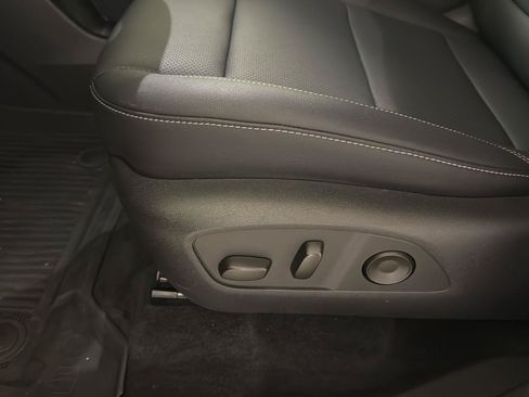 Used 2026 Chevrolet Traverse LT w/ Driver Confidence Package FWD image 6