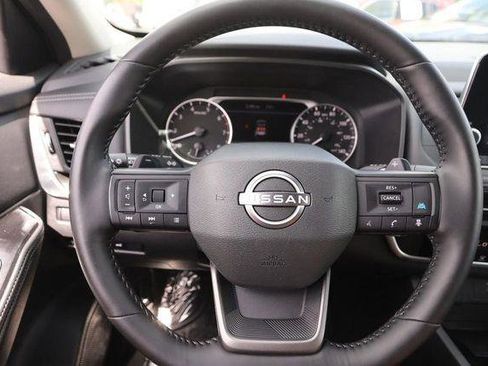 Used 2025 Nissan Rogue SV AWD/4WD image 11