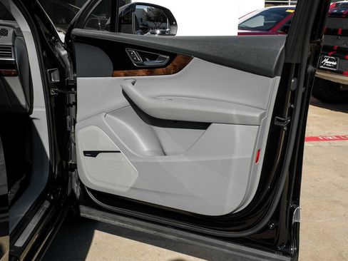 Used 2017 Audi Q7 3.0T Prestige image 45