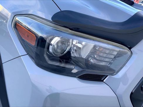 Used 2017 Toyota Tacoma TRD Pro AWD/4WD image 31