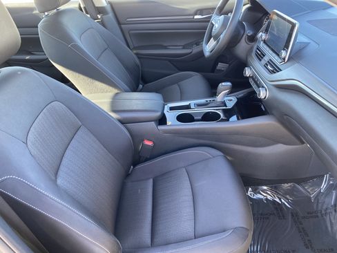 Used 2024 Nissan Altima 2.5 SV image 9