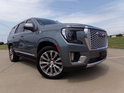 Used 2022 GMC Yukon Denali w/ Denali Premium Package AWD/4WD image 16