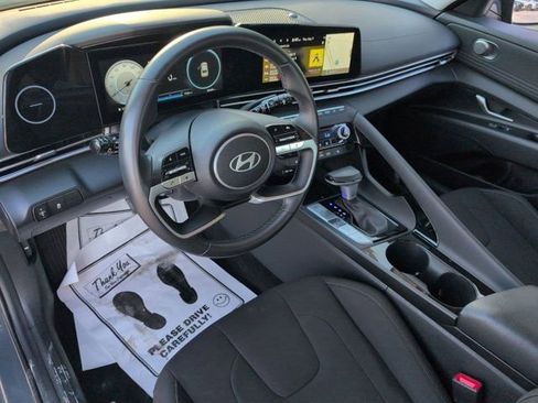 Used 2025 Hyundai Elantra SEL FWD image 15