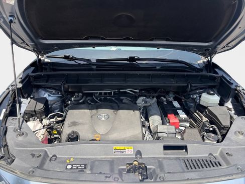 Used 2022 Toyota Highlander XLE FWD image 24