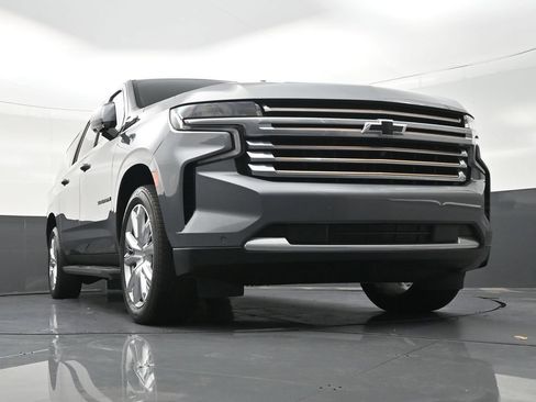 Used 2021 Chevrolet Suburban High Country AWD/4WD image 31
