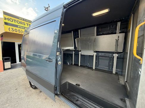 Used 2019 Mercedes-Benz Sprinter 170 image 9