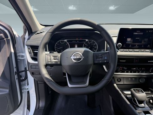 Used 2026 Nissan Rogue SV FWD image 19