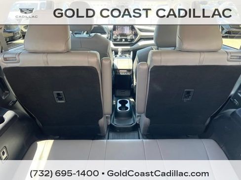 Used 2021 Toyota Highlander XLE AWD/4WD image 12