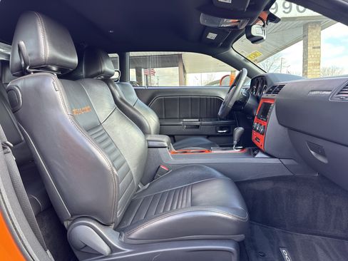 Used 2014 Dodge Challenger R/T image 29