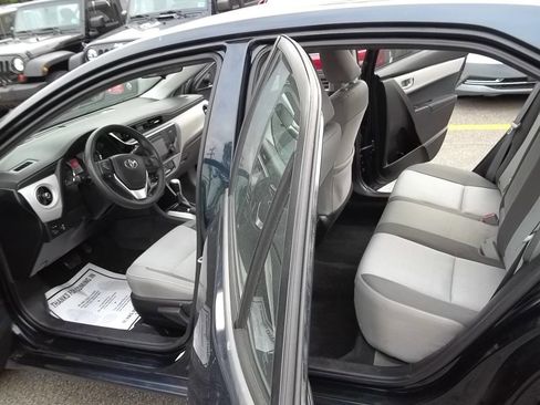 Used 2017 Toyota Corolla LE image 6