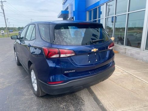 Used 2022 Chevrolet Equinox LS AWD/4WD image 3