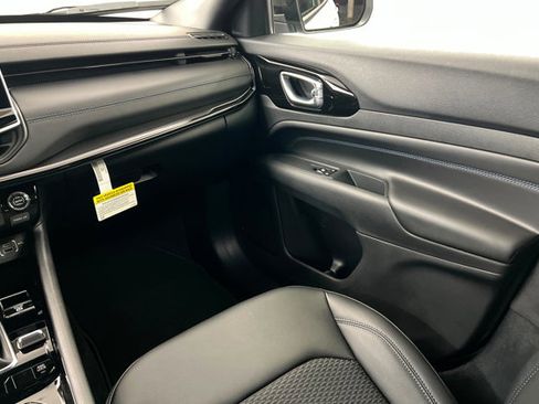 New 2026 Jeep Compass Latitude image 10