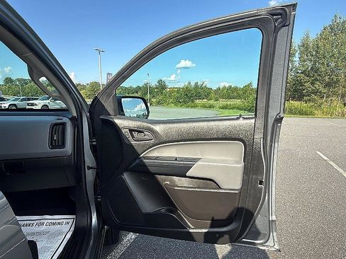 Used 2021 Chevrolet Colorado W/T w/ WT Convenience Package AWD/4WD image 18