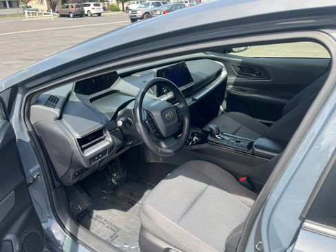 Used 2024 Toyota Prius LE FWD image 11