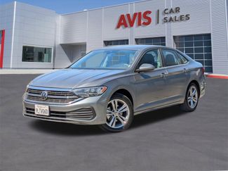 Used 2024 Volkswagen Jetta SE image 1