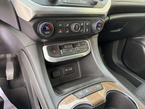 Used 2021 GMC Acadia SLE FWD image 21