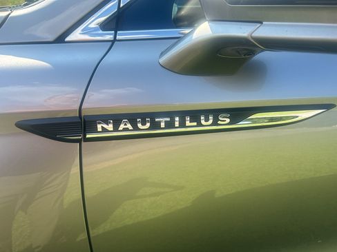 Used 2020 Lincoln Nautilus Reserve w/ Equipment Group 201A FWD image 4