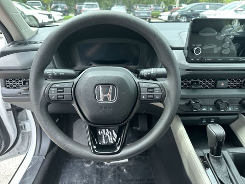 Used 2025 Honda Accord LX image 18