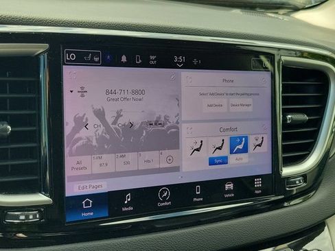 Used 2023 Chrysler Pacifica Touring-L FWD image 26