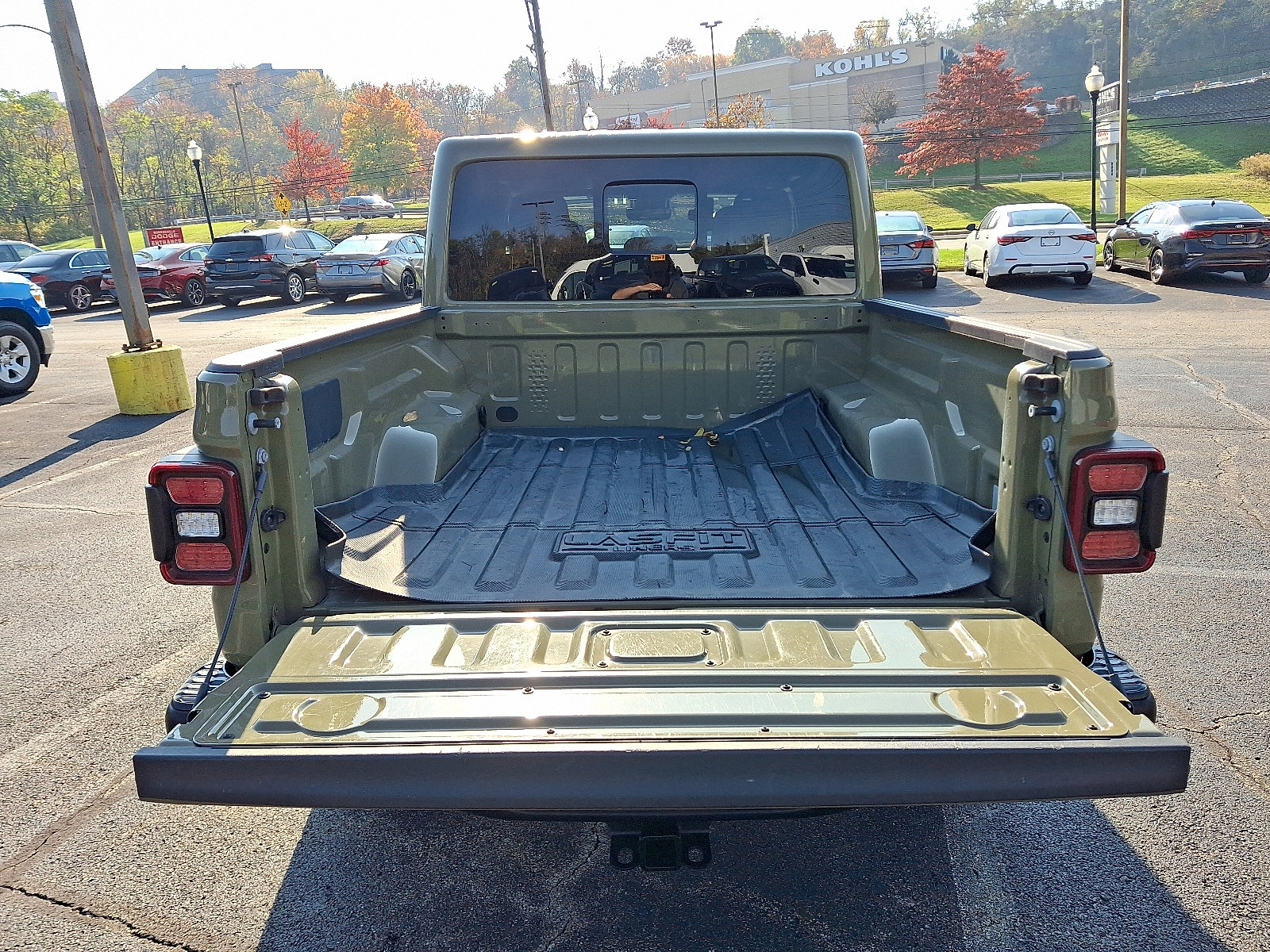 Used 2025 Jeep Gladiator Mojave AWD/4WD image 28