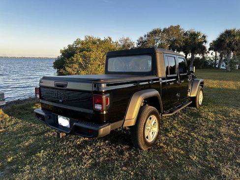 Used 2020 Jeep Gladiator Sport w/ Quick Order Package 24S image 2