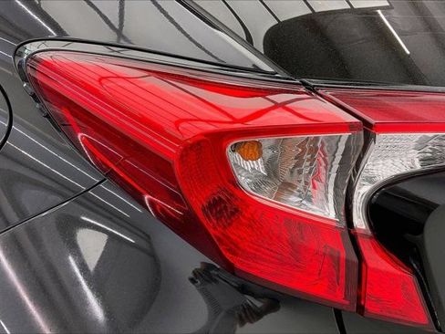Used 2019 Toyota C-HR XLE FWD image 29